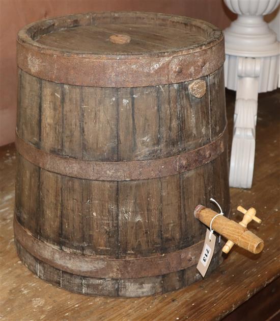 A wine barrel W.42cm